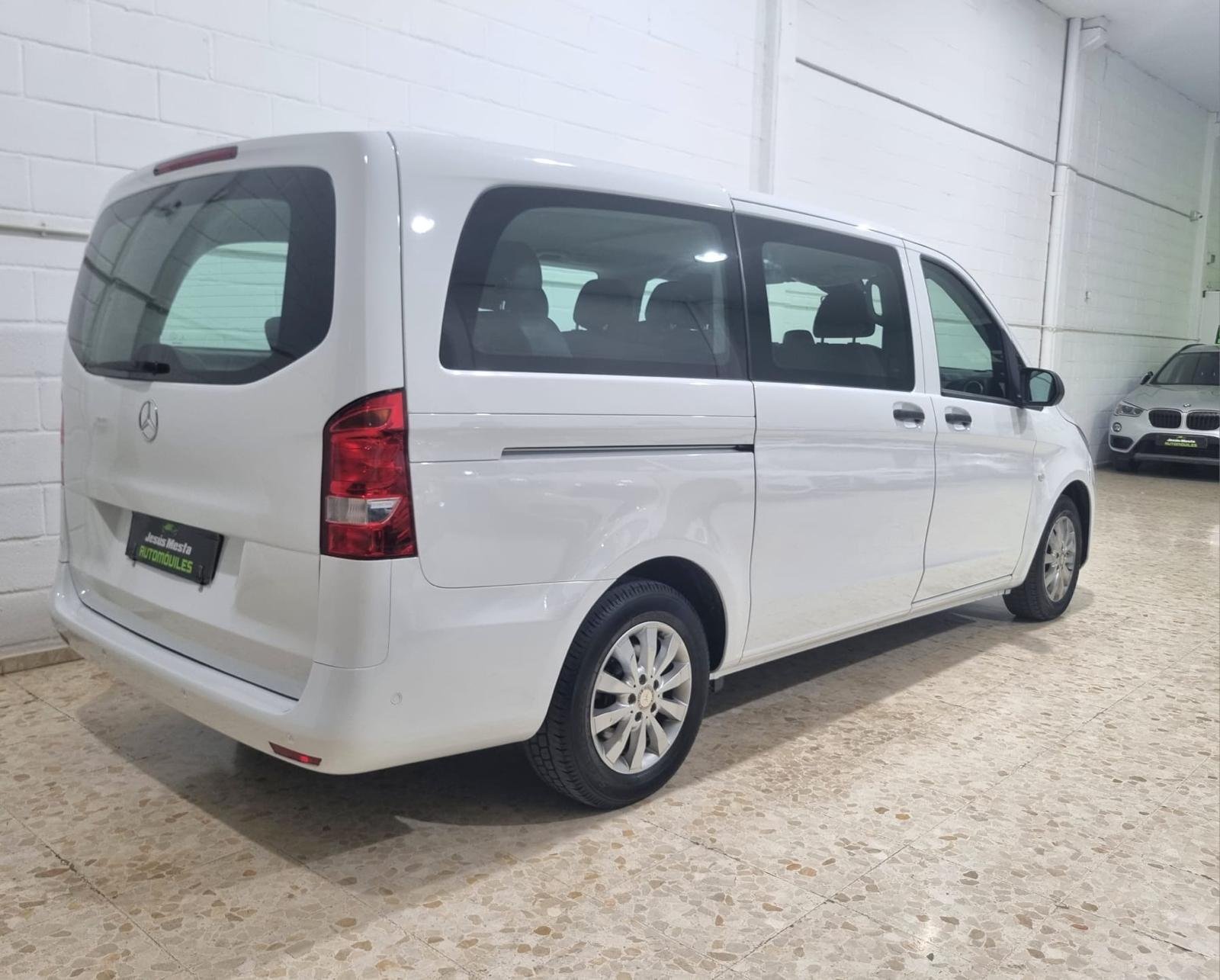 Mercedes Vito - Lateral